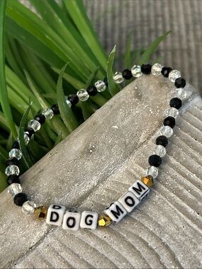 Dog Mom Beaded Pet Lover Stretch Bracelet - Black & Clear beads & square letters